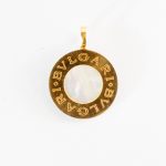 PENDENTE BULGARI ORO GIALLO E BIANCO MADREPERLA E ONICE